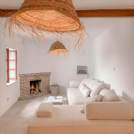 Casa de Férias Soumaki - A Serene Countryside Hideaway Pano Akourdalia