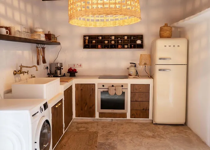 Soumaki - A Serene Countryside Hideaway * Pano Akourdalia